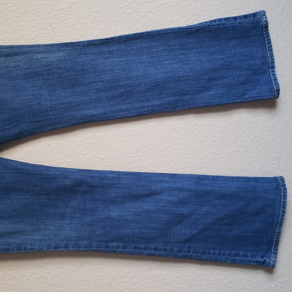 Joe's Size 28, Curvy Bootcut.  Classic Blue Denim Jeans - Picture 7 of 10